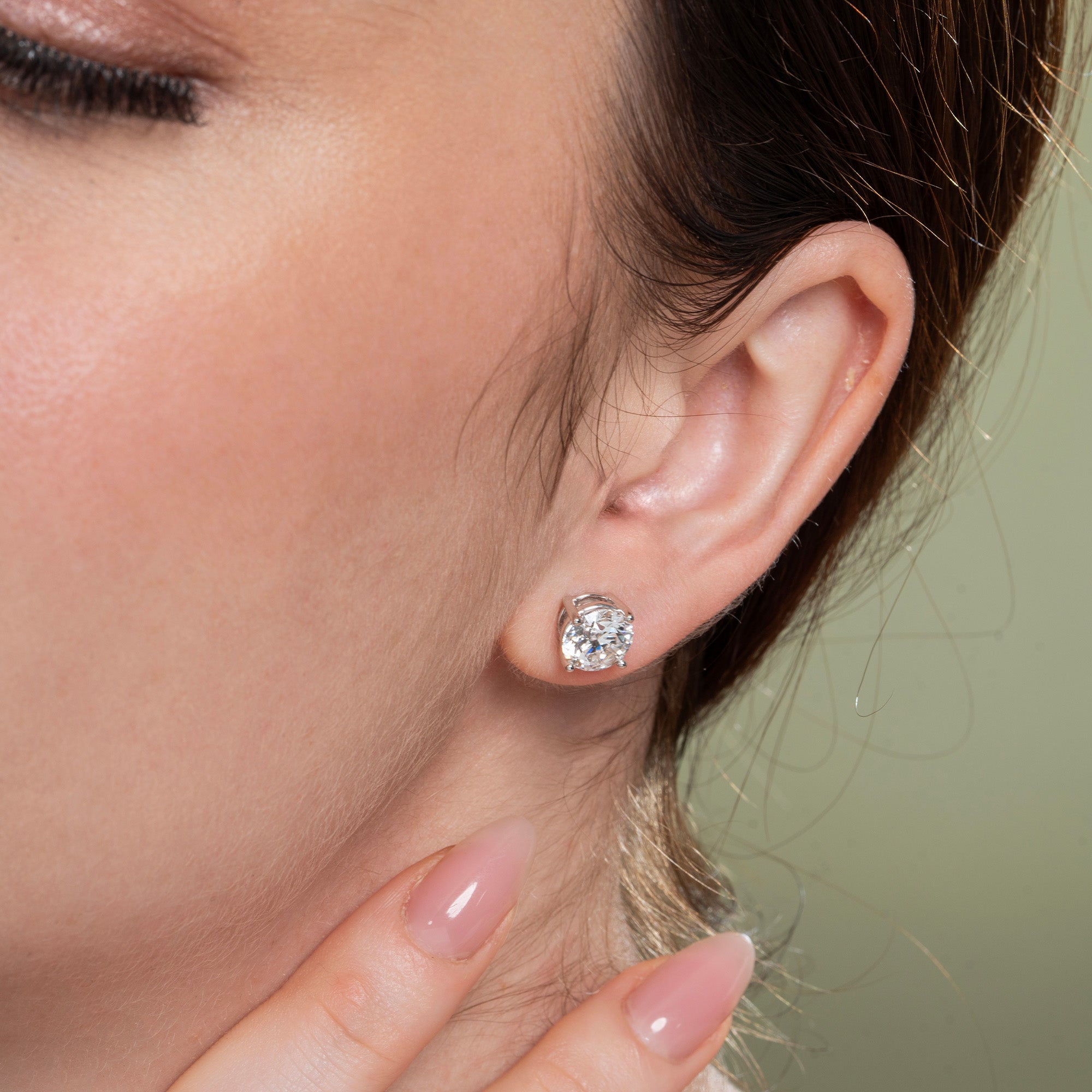 Classic Four Prong Basket Studs