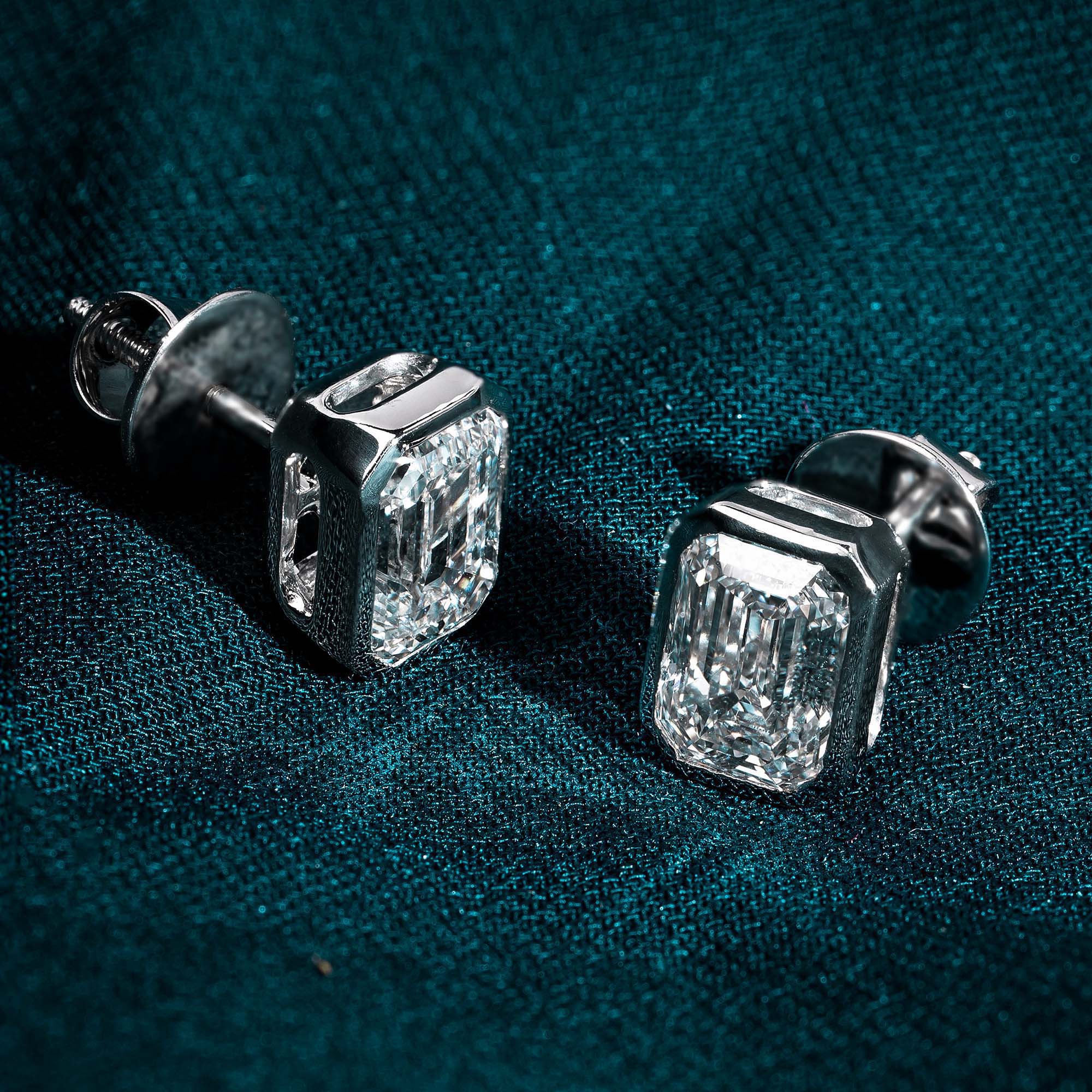 Bezel Setting Emerald Solitaire Earring