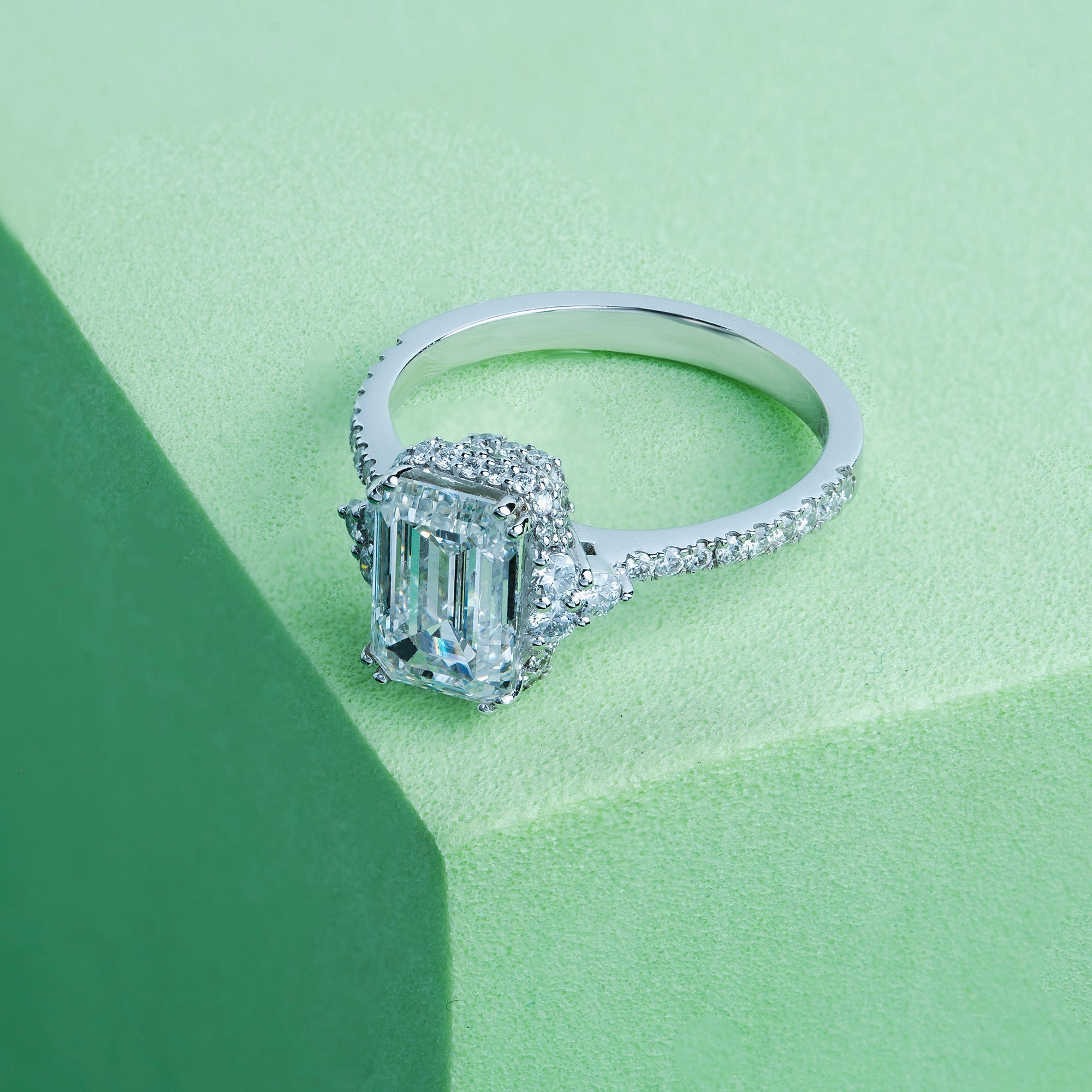 Blooming Emerald Halo Solitaire Ring