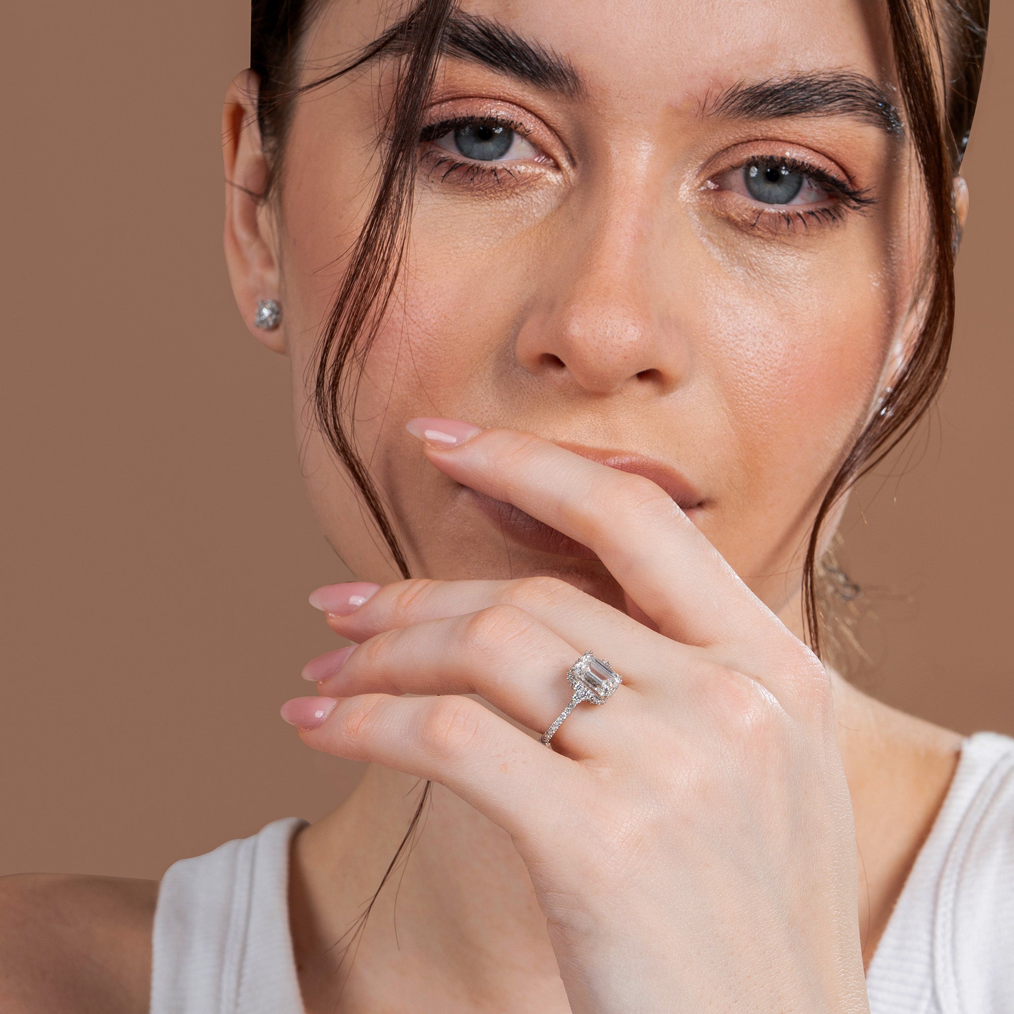 Blooming Emerald Halo Solitaire Ring