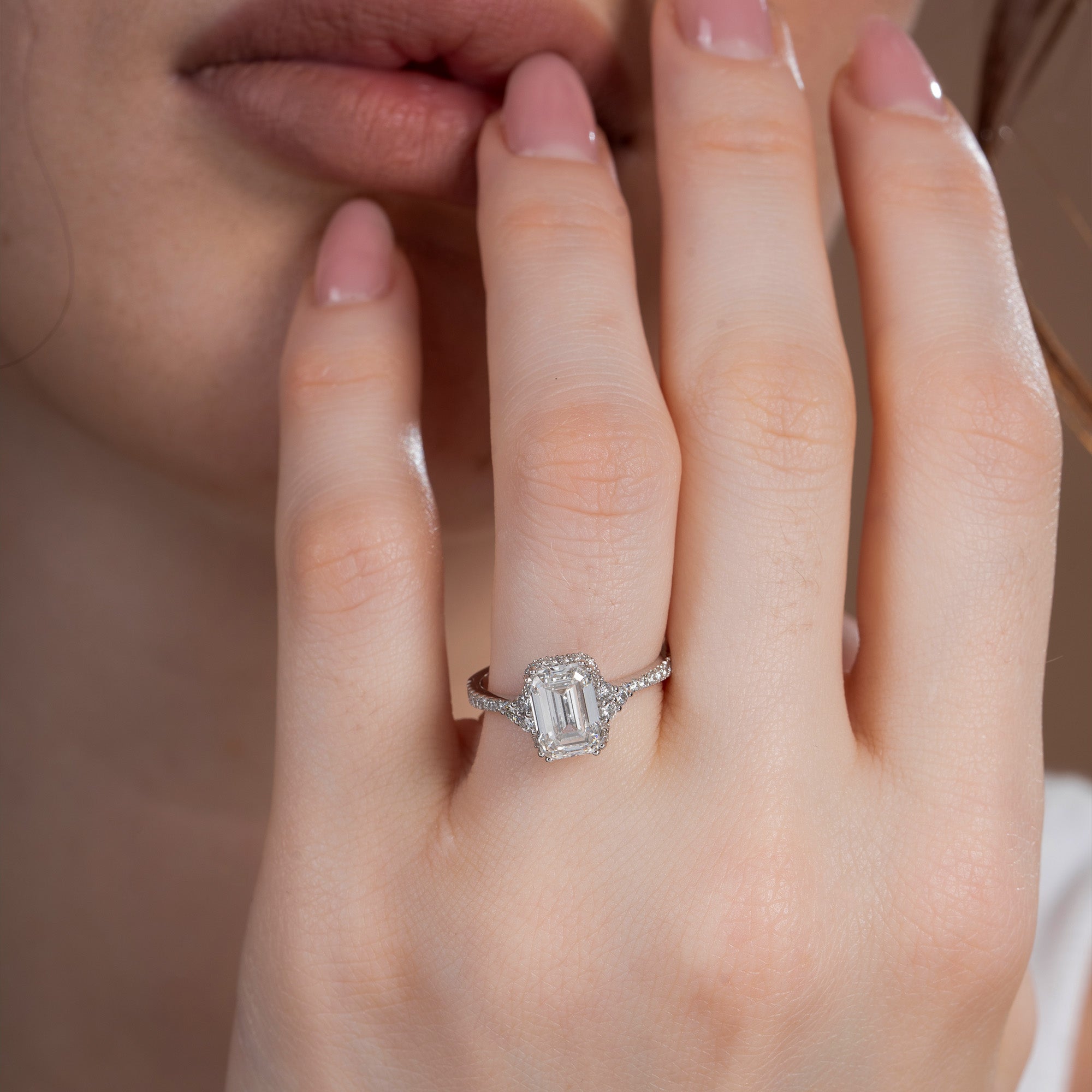 Blooming Emerald Halo Solitaire Ring