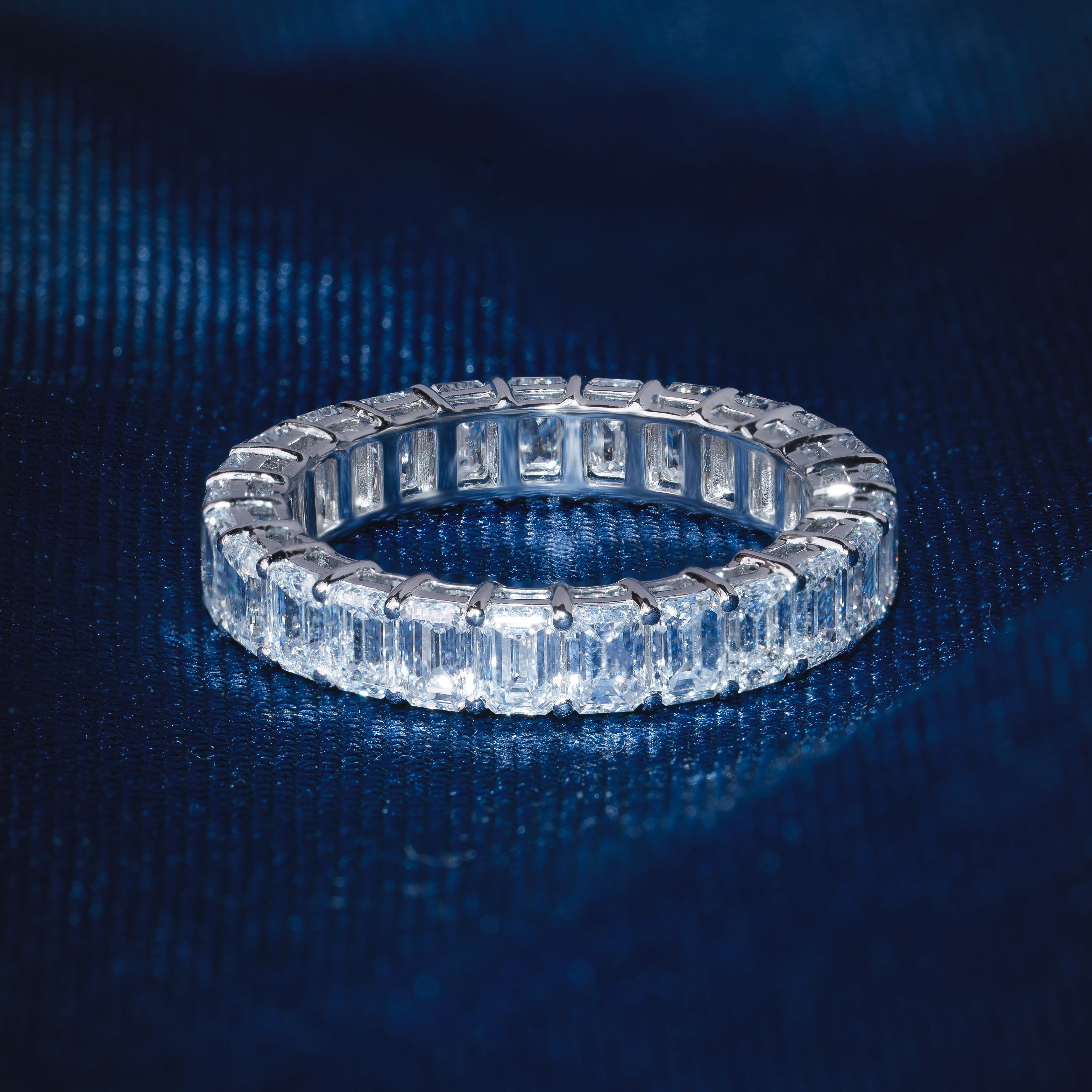 Classical 4CTW Emerald Eternity Band