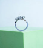 Wavy Bypass Round Fashion Ring